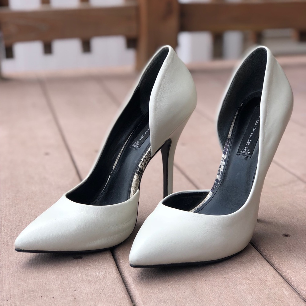 ❄️❄️ ICY WHITE STEVE MADDEN PUMPS❄️❄️
